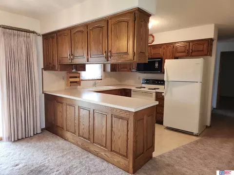 2007 Jackson St, Beatrice, NE 68310 photo 4