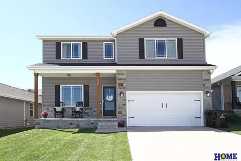 933 Scotts Creek Ct, Hickman, NE 68372