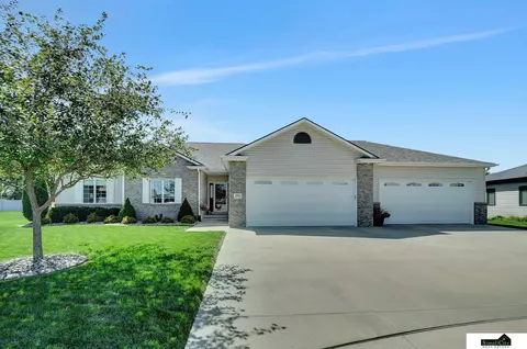 9741 N 151st St, Waverly, NE 68462