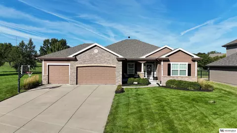 6216 N 163rd St, Omaha, NE 68116