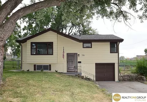 715 N Beadle St, Papillion, NE 68046