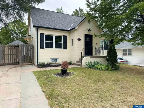 2324 S 11th St, Lincoln, NE 68502