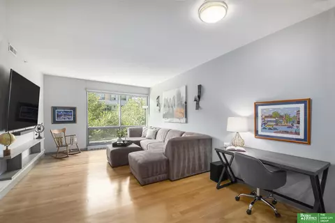 220 S 31 Ave #3312, Omaha, NE 68131