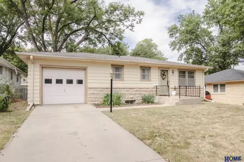 2417 S 39th St, Lincoln, NE 68506