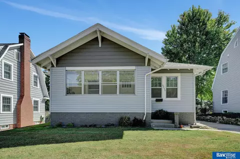 2352 S 27th St, Lincoln, NE 68502