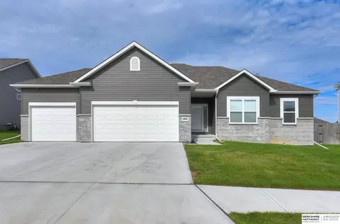 12924 S 54th St, Papillion, NE 68133