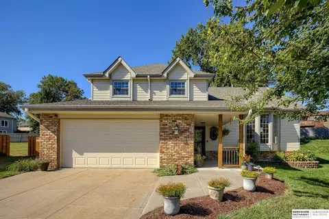 312 Pierce St, Papillion, NE 68046