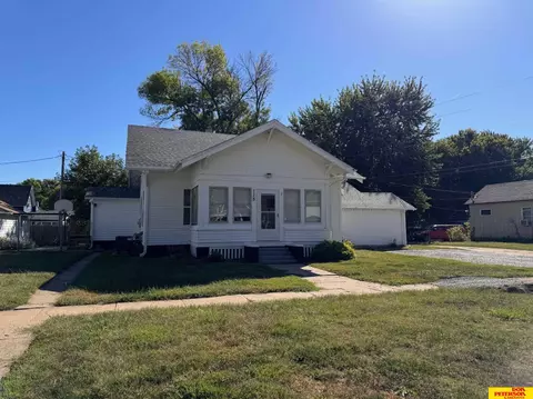 115 N 12th St, Tekamah, NE 68061