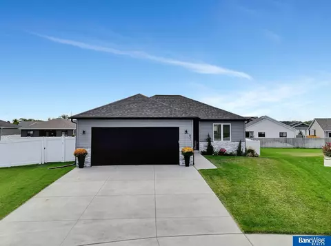 831 W Arezzo Ct, Lincoln, NE 68523
