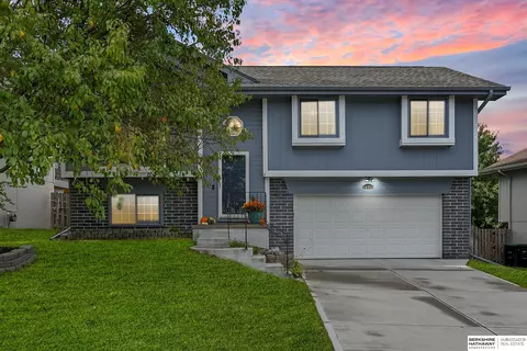 14759 Boyd St, Omaha, NE 68116