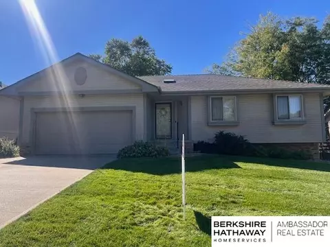 15219 Locust St, Omaha, NE 68116