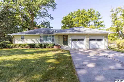 7614 N 58th St, Omaha, NE 68152