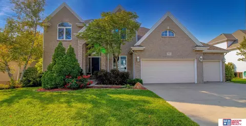 5901 S 77th St, Lincoln, NE 68516
