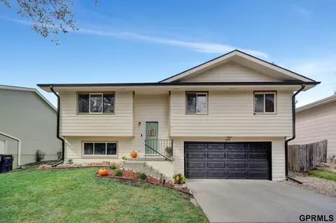 2445 SW 16th St, Lincoln, NE 68522