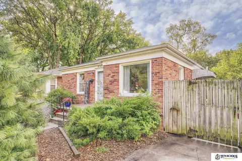 3707 W St, Lincoln, NE 68503