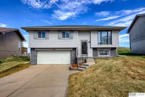 8056 Newport Ave, Omaha, NE 68122