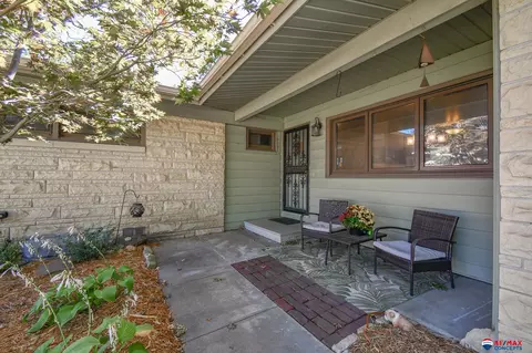 5807 Randolph St, Lincoln, NE 68510