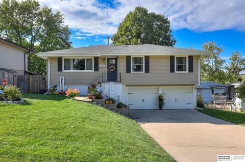 11435 R St, Omaha, NE 68137