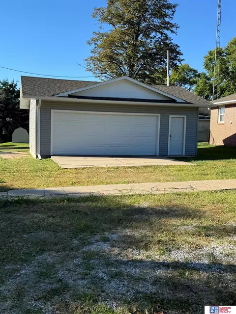 606 E 4th St, Stromsburg, NE 68666 photo 2
