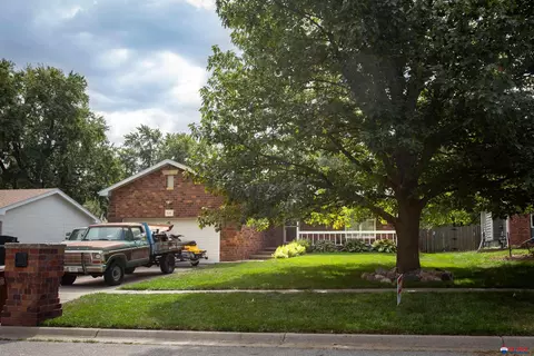 5441 Stockwell St, Lincoln, NE 68506