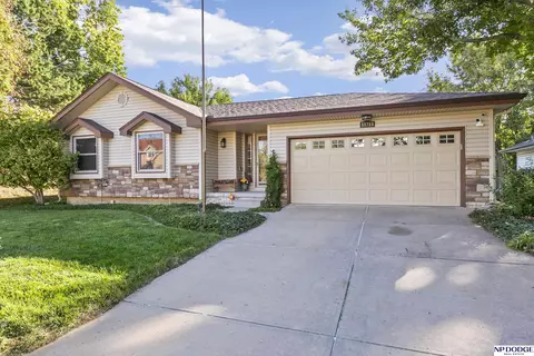 11715 S 25th Avenue Cir, Bellevue, NE 68123