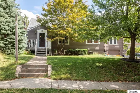 1607 Hancock St, Bellevue, NE 68005