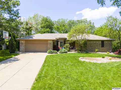 11012 Bel Air Dr, Omaha, NE 68144