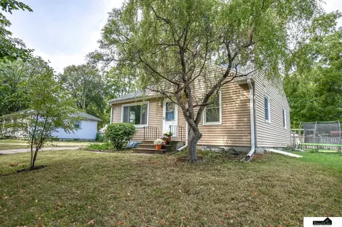 2415 N 64 St, Lincoln, NE 68507