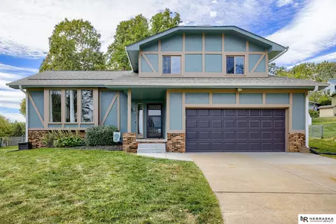 1111 Colt Cir, Papillion, NE 68046