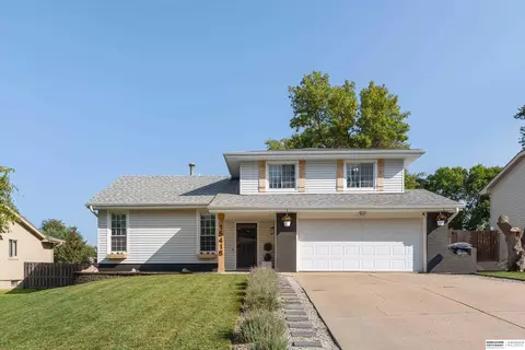 15418 Blackwell Dr, Omaha, NE 68137