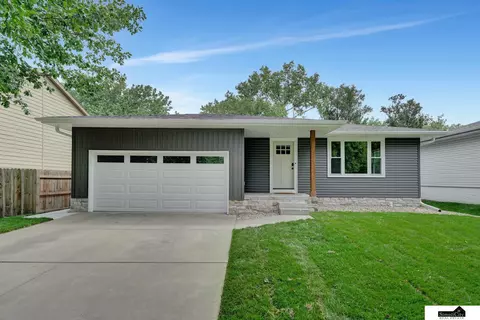 1100 SW 24th St, Lincoln, NE 68522
