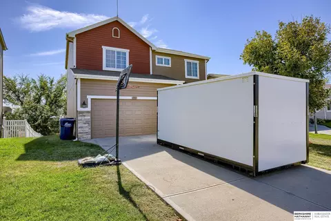 4505 Waterford Ave, Papillion, NE 68133