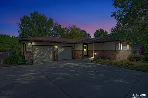 7910 Lake St, Lincoln, NE 68506