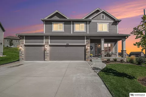 11306 Edward Cir, Papillion, NE 68046