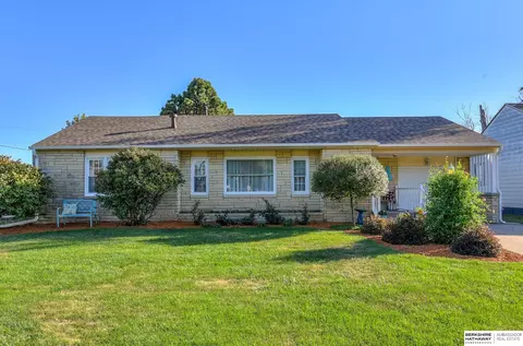1667 Parkview Dr, Fremont, NE 68025