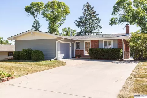 9817 Ruggles St, Omaha, NE 68134
