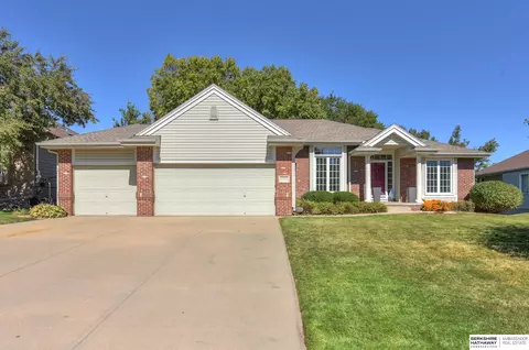 17122 I St, Omaha, NE 68135