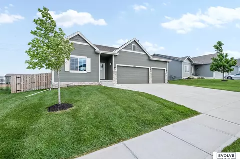 11737 S 113th St, Papillion, NE 68046