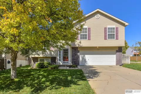 17802 Lillian St, Omaha, NE 68136