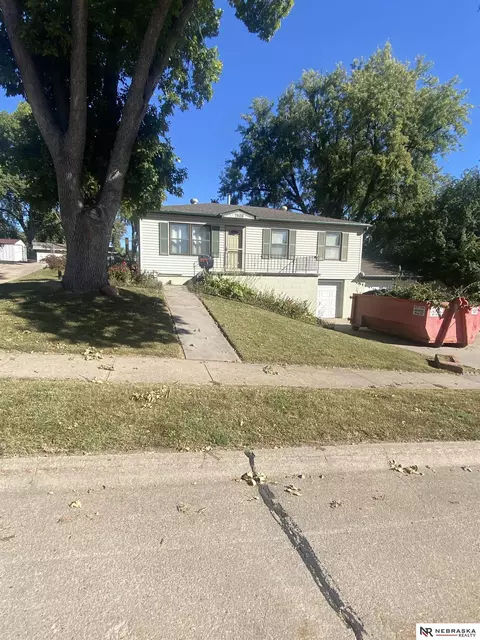 7528 Edward Ave, La Vista, NE 68128