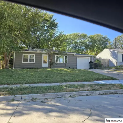 7414 S 69th St, La Vista, NE 68128