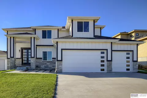 16621 Gilder Ave, Bennington, NE 68007