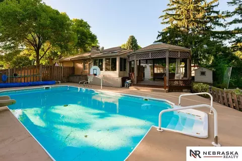 6905 Starlite Dr, Omaha, NE 68152