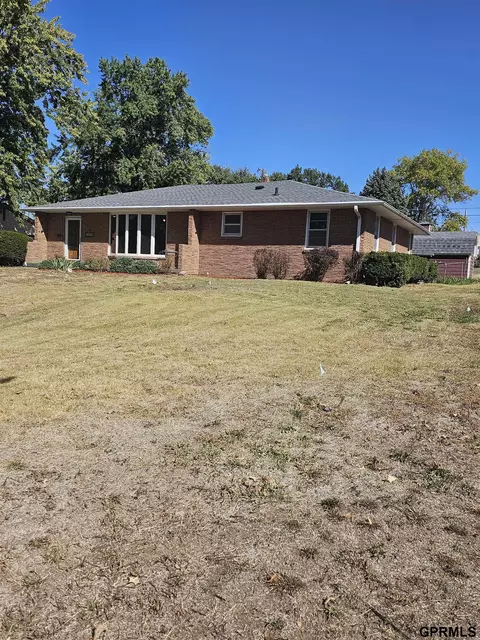 1212 J St, Fairbury, NE 68352