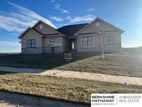 10957 S 101st St, Papillion, NE 68046