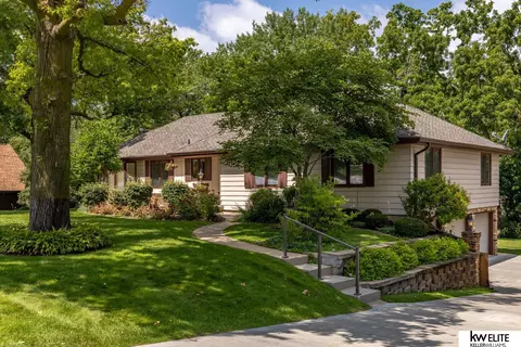 11310 Bel Air Dr, Omaha, NE 68144
