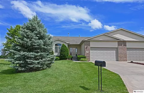 2817 Lakeside Dr, Plattsmouth, NE 68048