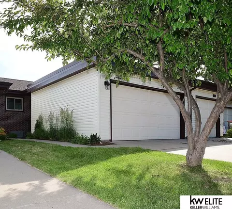 4515 Grassridge Rd, Lincoln, NE 68512