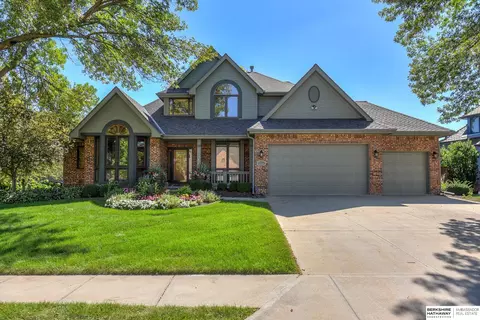 5614 S 118th Plz, Omaha, NE 68137