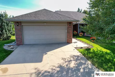 4927 Old Creek Rd, Lincoln, NE 68516